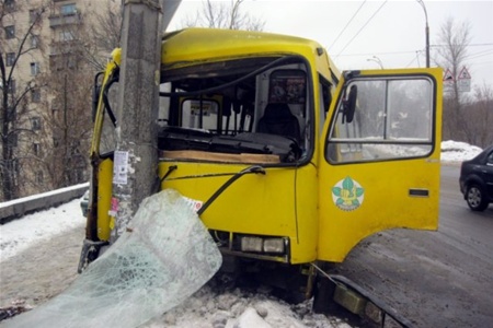В Киеве водитель маршрутки на ходу потерял сознание