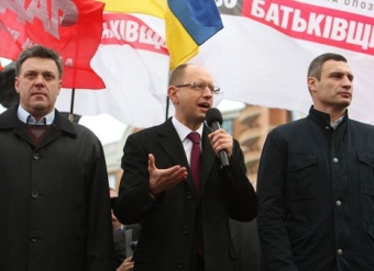 Оппозиция уговаривает людей выйти на акцию «Вставай, Украина!» в Киеве