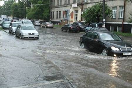 В Киеве объявили ЧС из-за мощных ливней и оползней