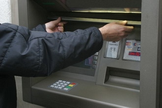 На Донбассе из банкомата было похищено 100 тысяч гривен