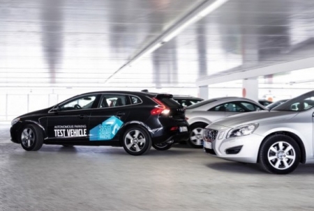Volvo показала автомобиль, который сам умеет парковаться