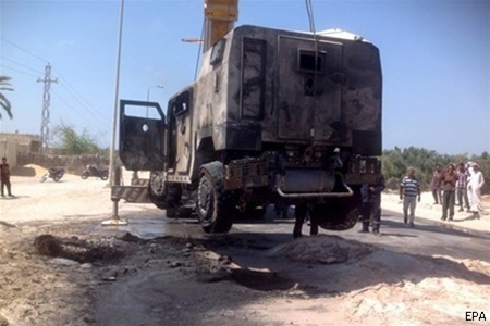 В Египте возле аэропорта взорвался автобус