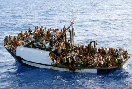 Судно с 500 нелегалами затонуло у берегов Италии