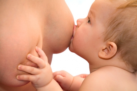 Новое исследование показало, что плохие женщины не кормят детей грудью! А вы хорошая?