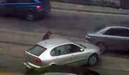 Сотрудники милиции обнаружили автомобиль «Сеат», обстрелянный неизвестными на «Порше», в центре столицы