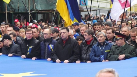 Кроме честных митингующих на Евромайдане полно аферистов и бездомных