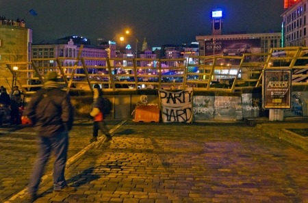 Разбирать баррикады Евромайдана жители Киева не пришли