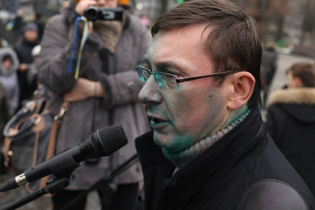 Хулиганы, облившие зеленкой Луценко, отделались штрафом