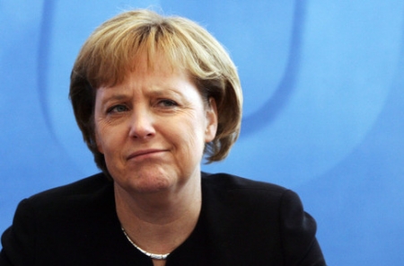 По словам Меркель, с санкциями против Украины спешить не стоит