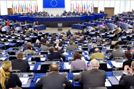 Марин Ле Пен обвинила Европарламент в кризисе на Украине