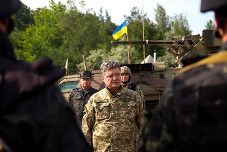 Гарант Украины, ради финансовой выгоды, выступил против военного положения в стране