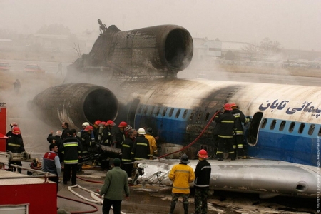 В Иране разбился самолет (видео)