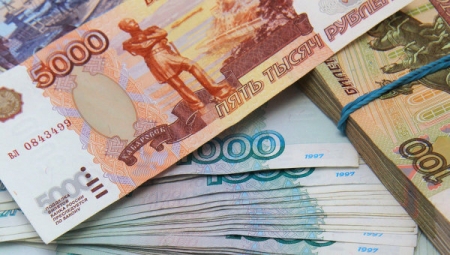 Российские рубли предлагают исключить из международного оборота