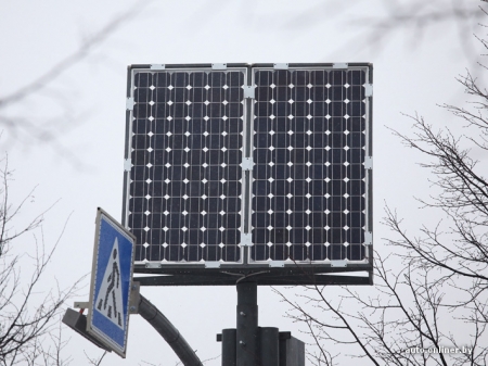 Белоруссия начала использовать знаки с солнечными батареями