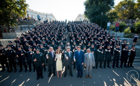 В Одессе новые полицейские на парковке заблокировали движение трамваев