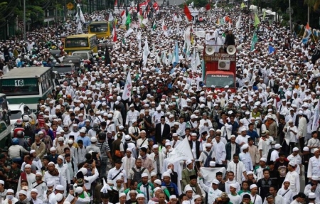 Индонезию сотрясают митинги против власти