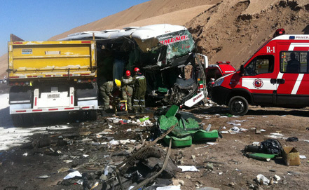 В Перу автобус упал в 120 метровую пропасть, 24 человека погибли