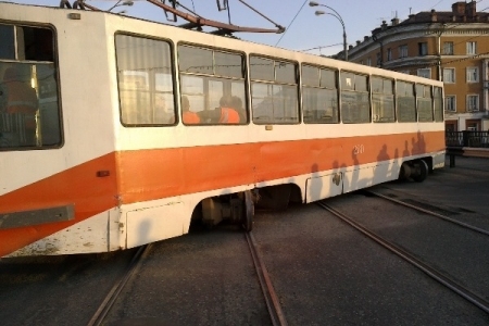 В Киеве с рельсов сошел трамвай