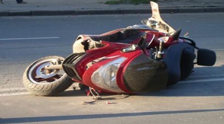 В Одессе машина сбила мопед и скрылась с места аварии