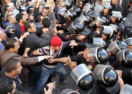 В Египте начались новые столкновения, в ходе которых опять гибнут люди