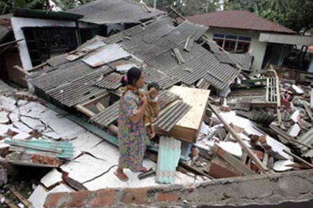 В Индонезии, в результате землетрясения пострадали сотни людей