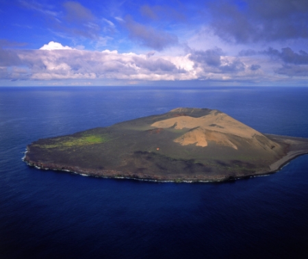 Остров, который возник при извержении подводного вулкана, вырос в 3,7 раза