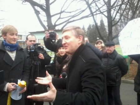В Донецке, Ринат Ахметов вышел к активистам и уличил их во лжи