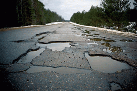В Украине около двух тысяч километров дорог непригодны для использования