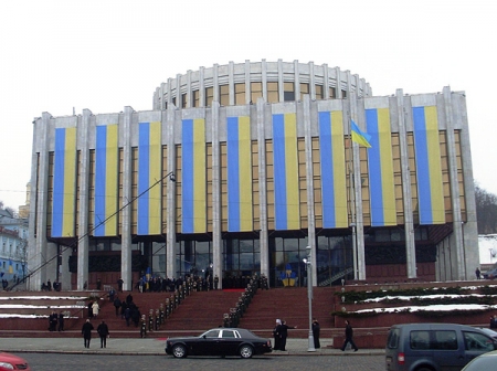 В Украинском доме, активисты нашли доступ к интернету киевлян и к правительственной связи