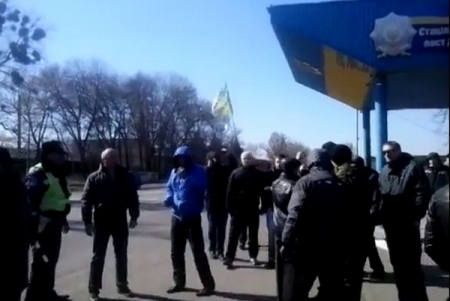 Представители «Дорожного контроля» напали на общественных активистов Славянска (видео)