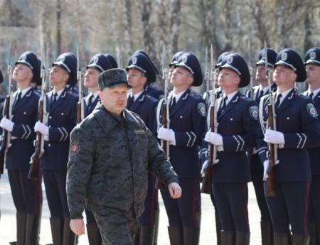 По словам Турчинова новая власть будет бороться с террористами в восточной Украине