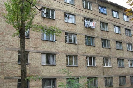 Из киевского общежития выселяют военных