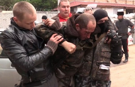 Украинские войска бросили в Славянске раненого, истекающего кровью пилота