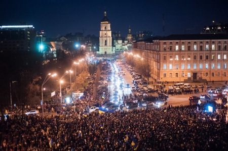 В Киеве на Майдане призвали не выходить сегодня на вече и предупредили о провокациях