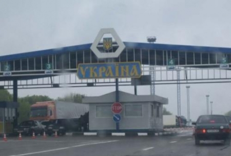 На украинско-русской границе таможенный пункт атаковали вооруженные провокаторы