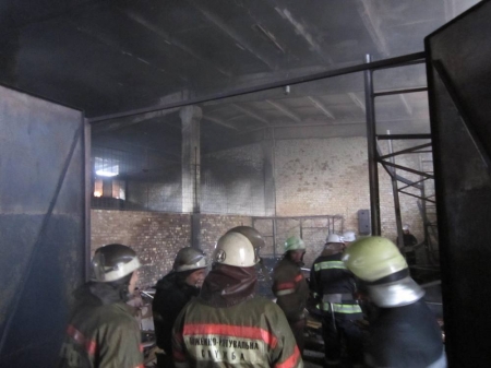 В Киеве загорелись склады с электрооборудованием