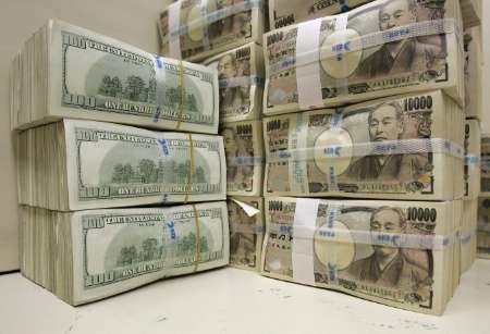 Япония будет контролировать, как Яценюк тратит их деньги