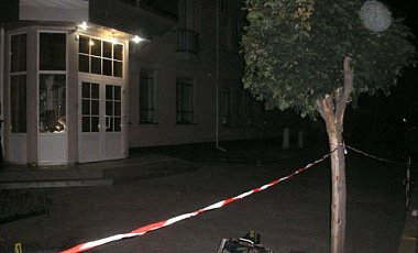В Ровно злоумышленники швырнули в областную прокуратуру гранату