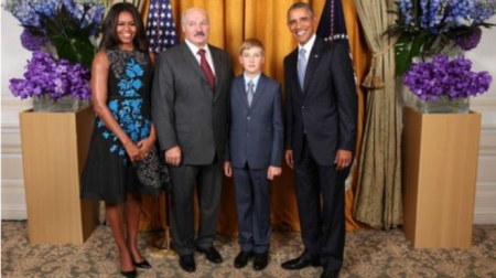 Почему президент Белоруссии везде берёт с собой сына Колю