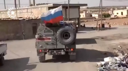 Сирия. После вывода американских солдат их место занимают россияне. Они пересекли Евфрат