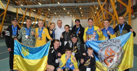 Заслуженный тренер Украины Александр Слипченко привез украинских чемпионов из Британии