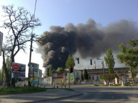 В Киеве горит склад бумажных изделий