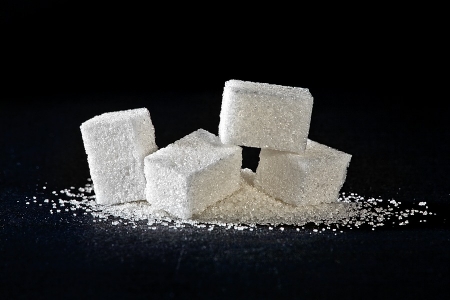 Ученые доказали, что сахар действует на организм коварнее соли