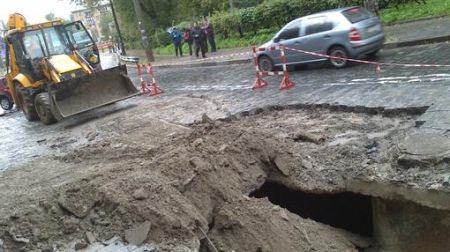 Внимание! Проезд на Киевском Подольском спуске закрыт на несколько дней
