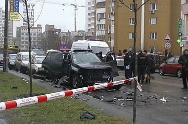 Правоохранители рассматривают взрыв внедорожника в Киеве как