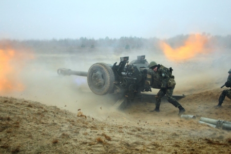 Украинская артиллерия уничтожила 200 террористов с техникой