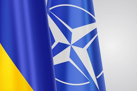 НАТО будет рассматривать вопрос участия Украины в альянсе независимо от мнения России, - Столтенберг
