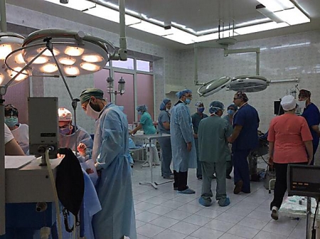 Канадские врачи бесплатно оперируют травмированных украинских бойцов